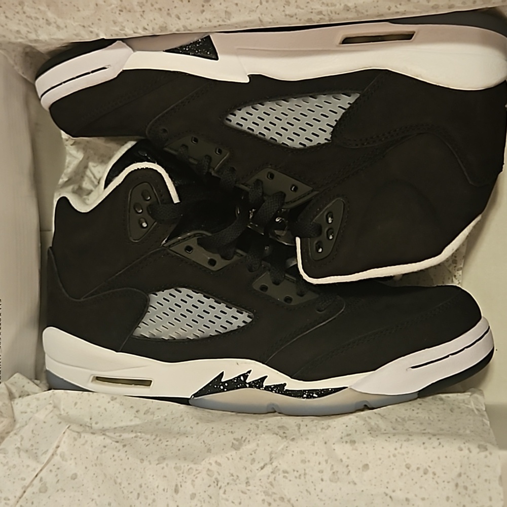 Air Jordan's 5 Retro (GS) Black Grey and White size USA 6.5 Y